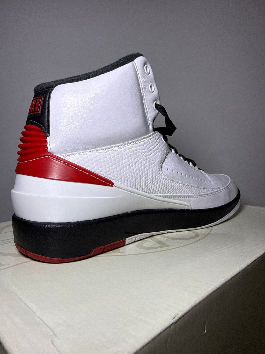 Air Jordan 2 Retro OG Chicago (2022)