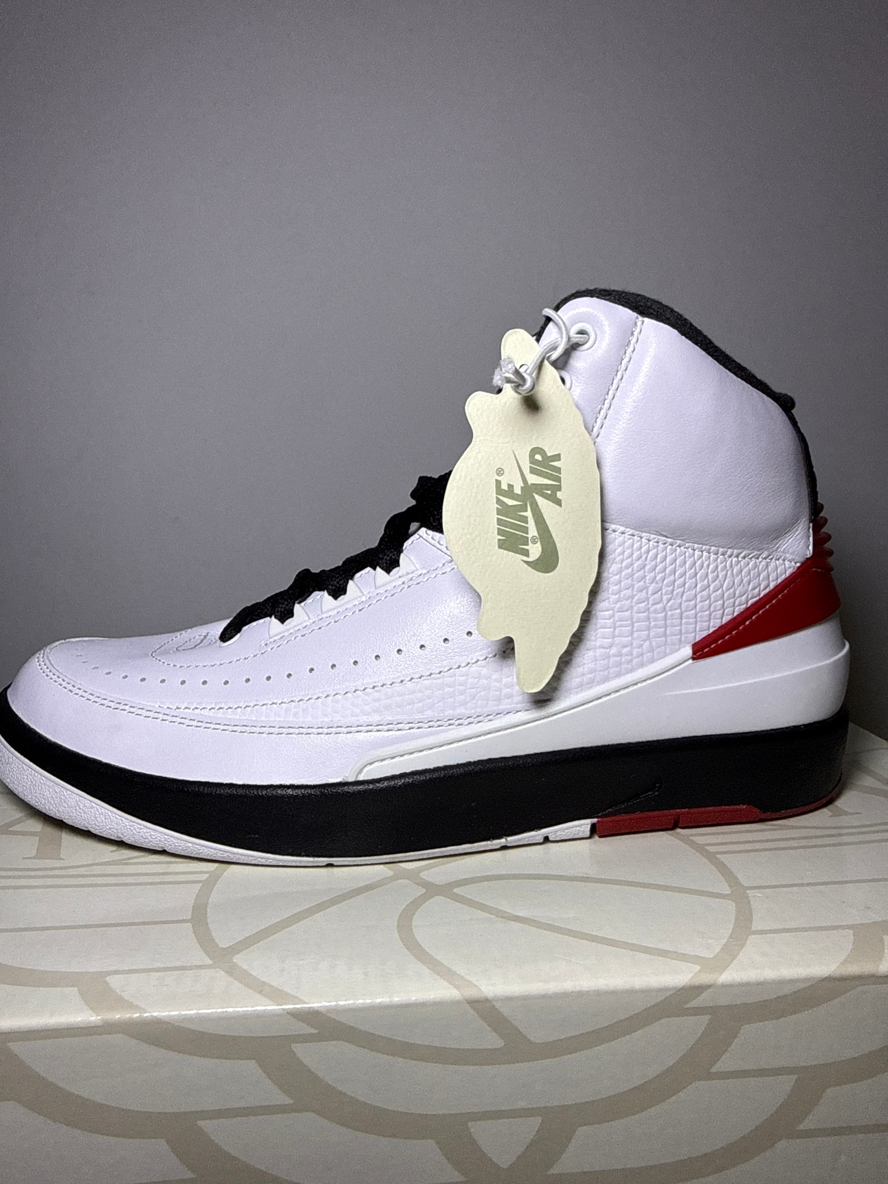 Air Jordan 2 Retro OG Chicago (2022)