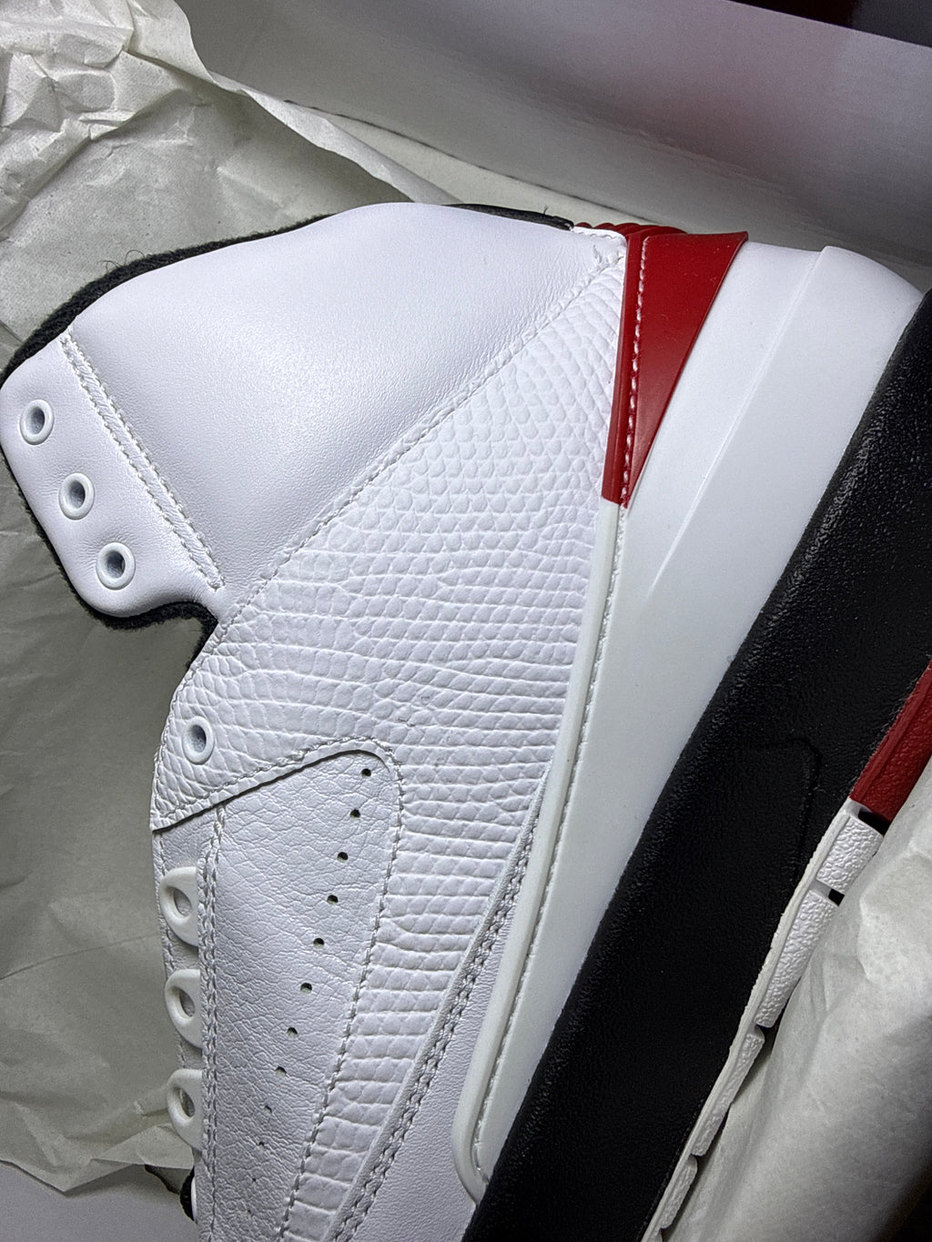 Air Jordan 2 Retro OG Chicago (2022)