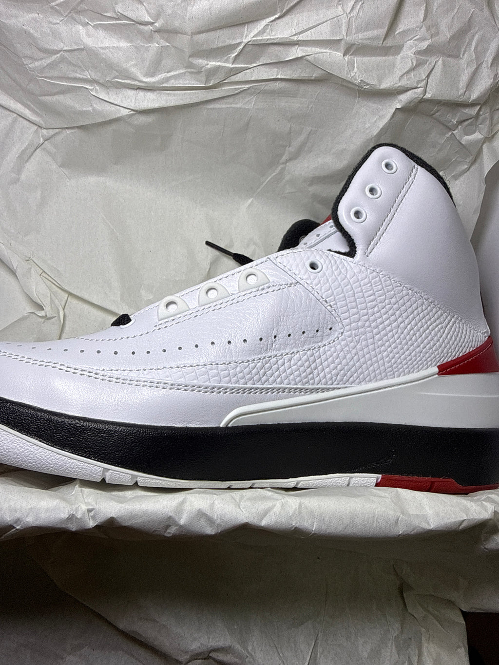 Air Jordan 2 Retro OG Chicago (2022)